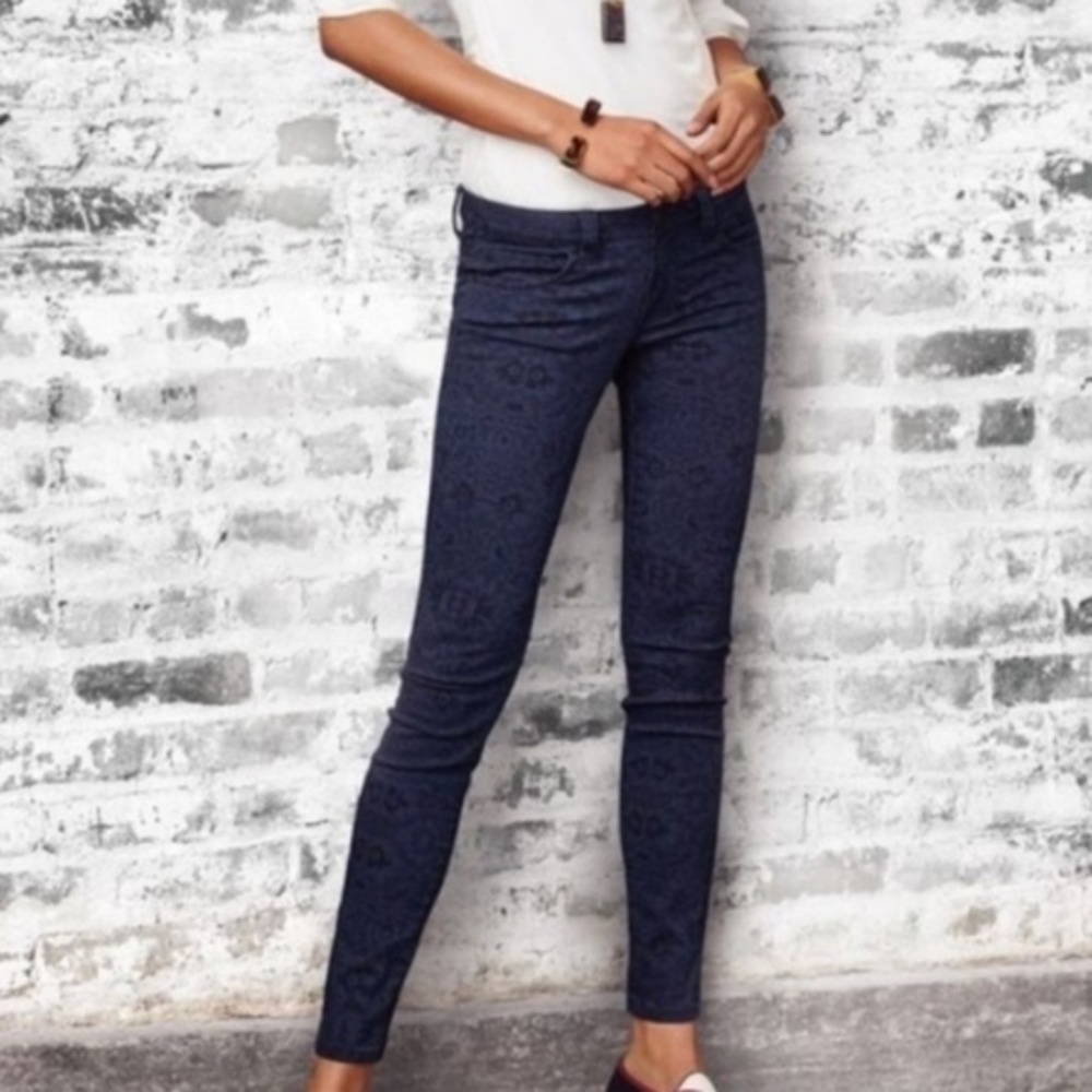 CAbi Lace Print Skinny Jeans Blue and Black Size 0